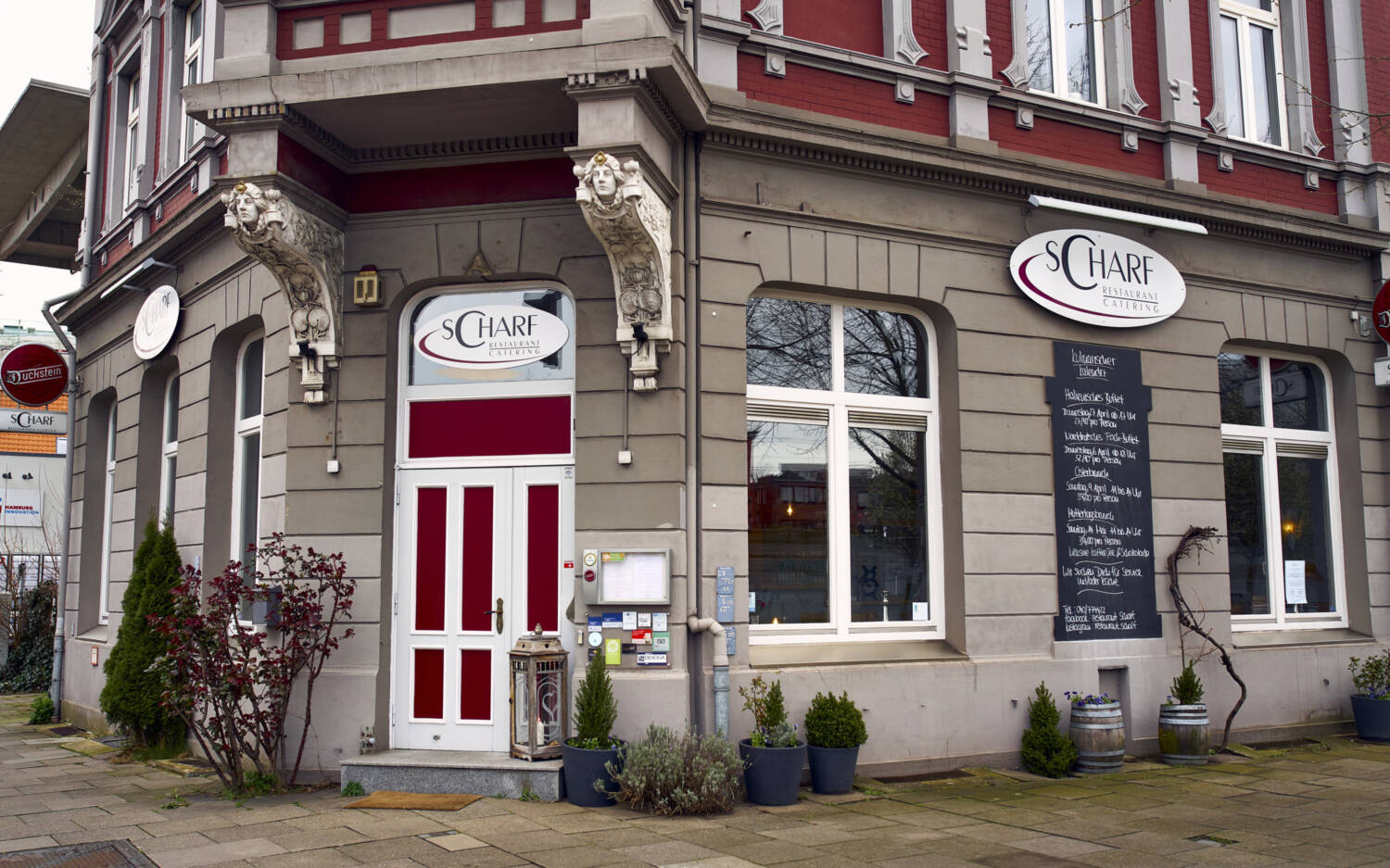 Gemütliche Einkehr am Harburger Hafen: Im Restaurant gibt es gehobene Hausmannskost und Wohlfühlatmosphäre / ©Marc Sill