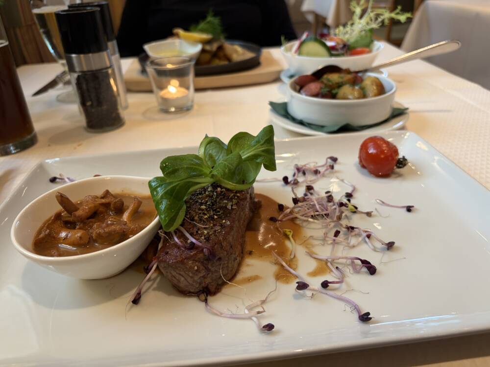 Im Hotel Ausspann gibt es traditionelle deutsche Küche, bei der man das Handwerk schmecken kann / ©Michael Hein