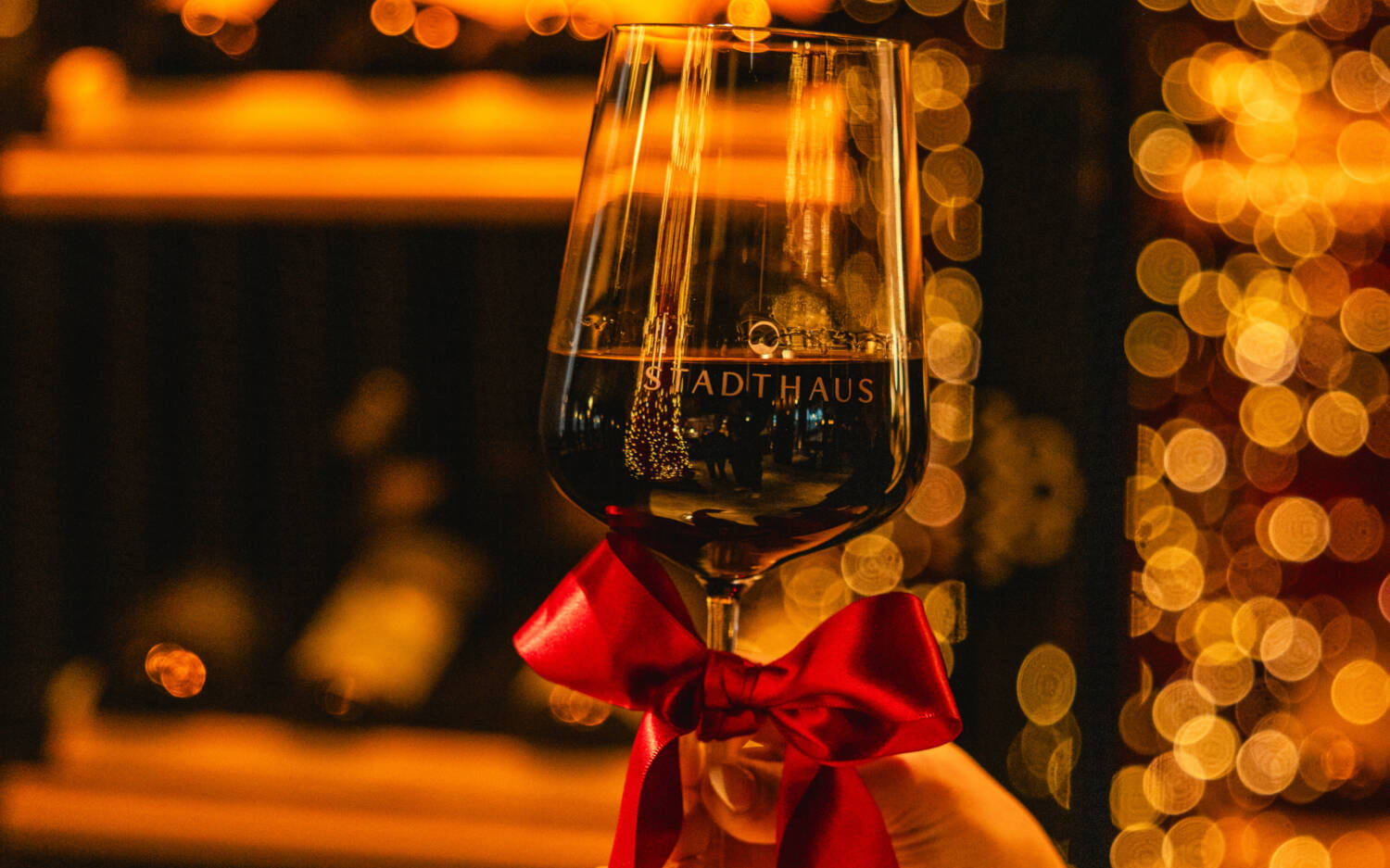 Im Stadthaus Restaurant & Bar wird die Weihnachtszeit in festlicher Atmosphäre direkt am Alsterfleet zelebriert / ©Steigenberger Hotels GmbH