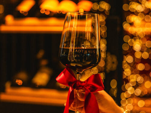 Im Stadthaus Restaurant & Bar wird die Weihnachtszeit in festlicher Atmosphäre direkt am Alsterfleet zelebriert / ©Steigenberger Hotels GmbH