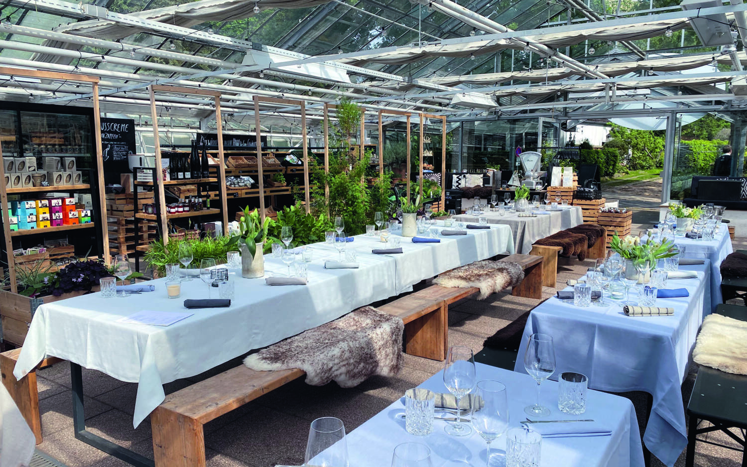In Hamburg und Umgebung können Feste unter freiem Himmel gefeiert werden – etwa im Gewächshaus von Hygge – the farm / ©René Supper