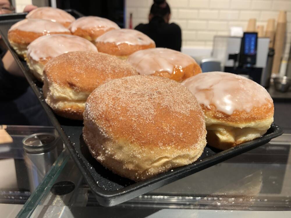 Kultgebäck vom Kultbäcker: Berliner in Hamburg-Ottensen von Wiedenroth / ©Genuss-Guide