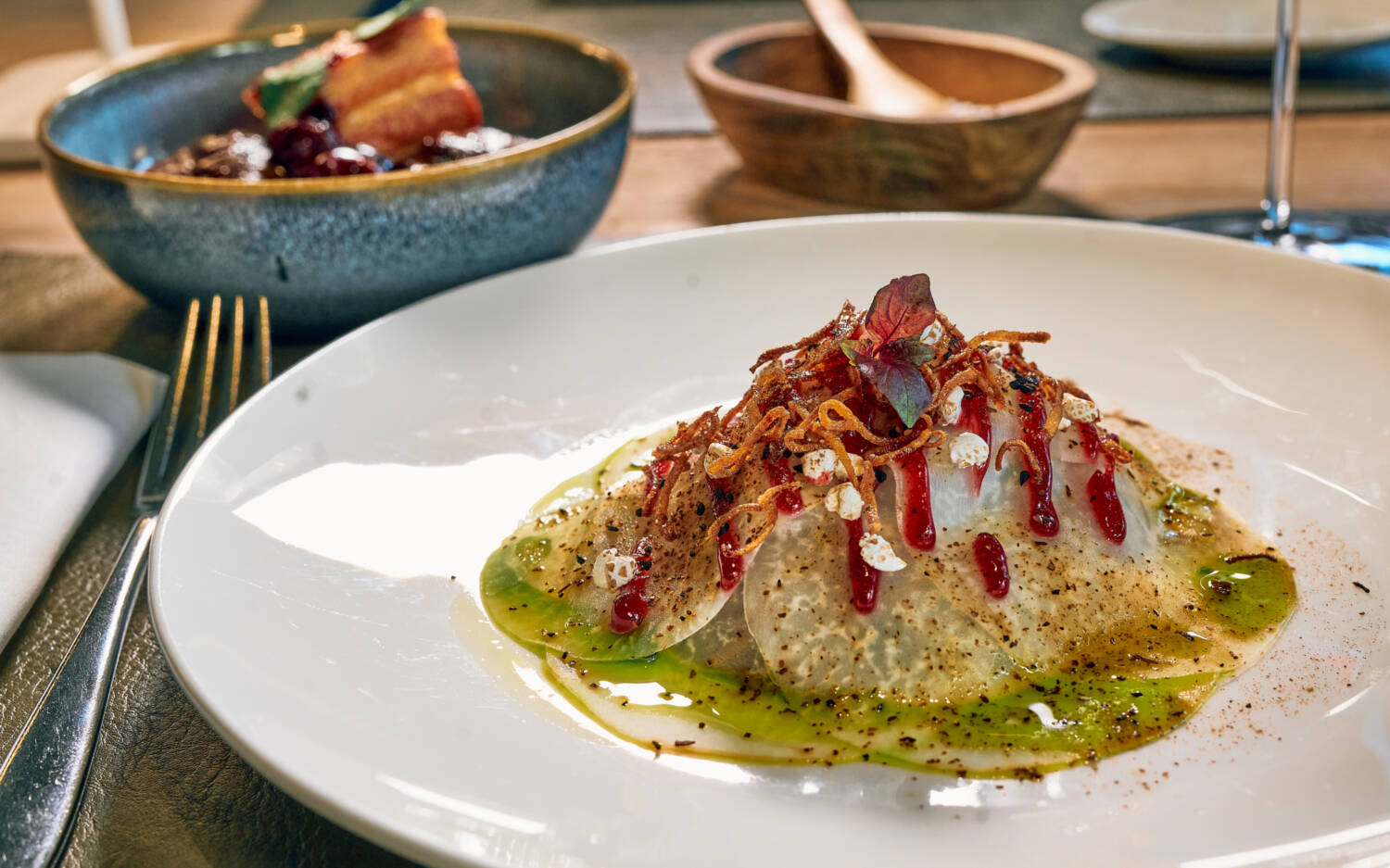 Kunstvoll angerichtet, fein zubereitet und geschmacklich toll komponiert: Im Stüffel wird hohe Kochkunst aufgetischt / ©Marc Sill