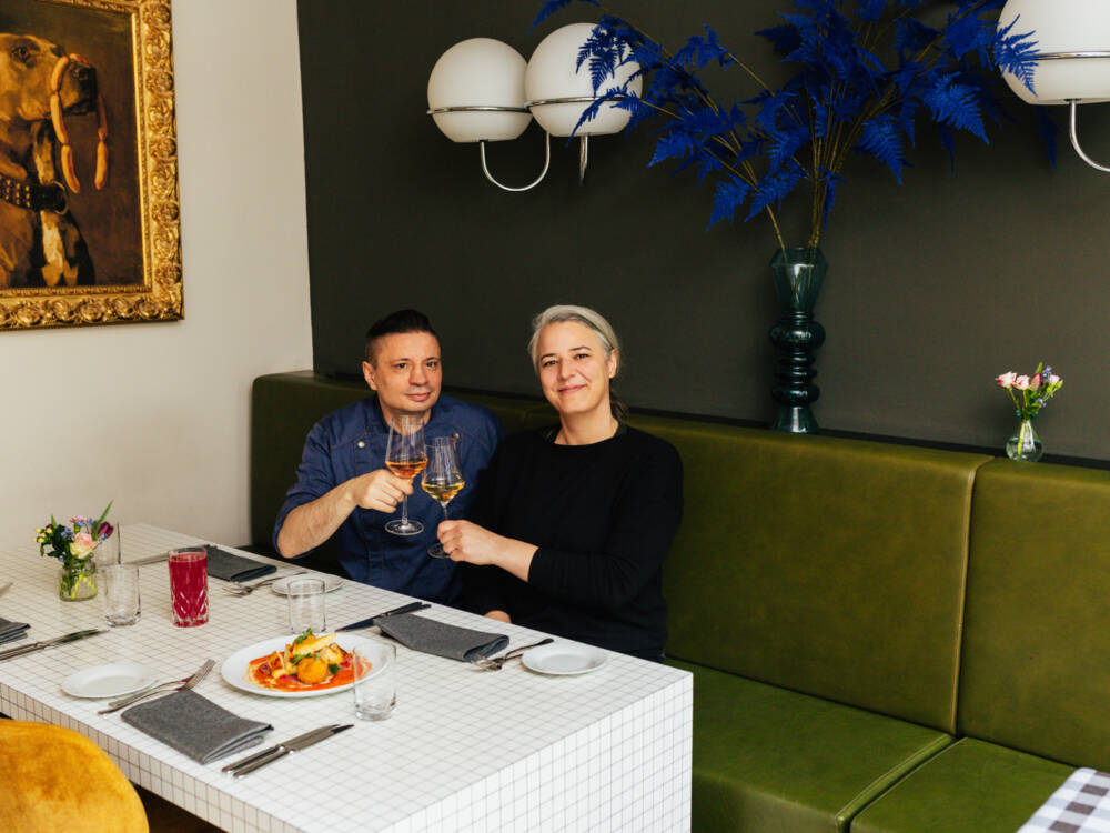 Marco Krüger und Laura Gsellmann  setzen weiterhin auf kreative Wohlfühlküche zu bezahlbaren Preise / ©Julia Schumacher 