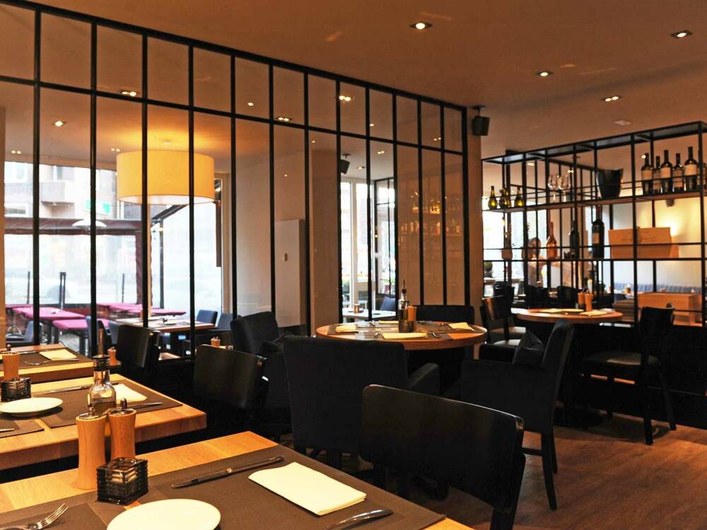 Modernes Ambiente mit griechischem Flair: das Irodion in Winterhude / ©Irodion