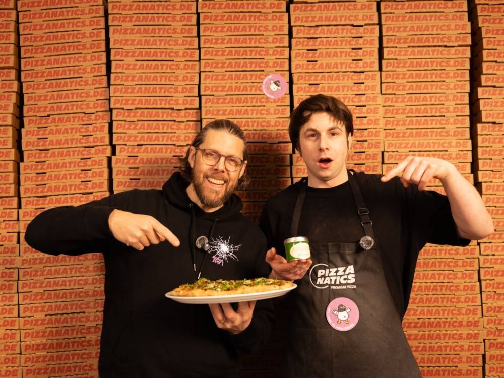 Neuer Pizzalieferant aus der Schanze boomt: Food-Influencer Andy Ziegler mit Gründer Filip Leijc / ©Pizzanatics
