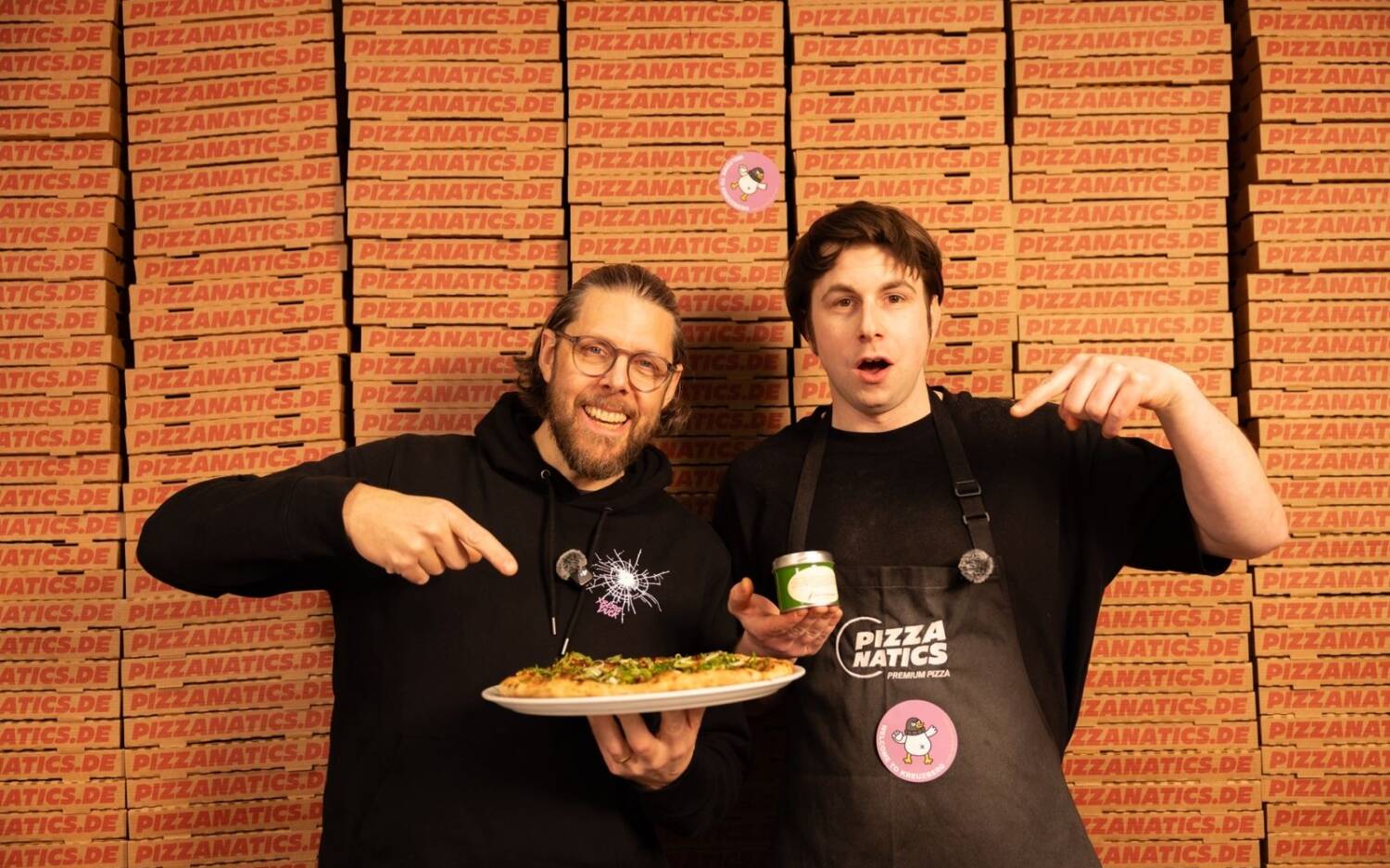 Neuer Pizzalieferant aus der Schanze boomt: Food-Influencer Andy Ziegler mit Gründer Filip Leijc / ©Pizzanatics