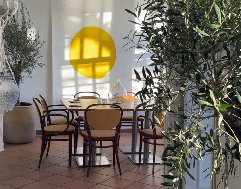 Olivenbäume und Citrusfrüchte: Auch das Interieur spiegelt die Trauminsel wider / ©Carlotta Maas