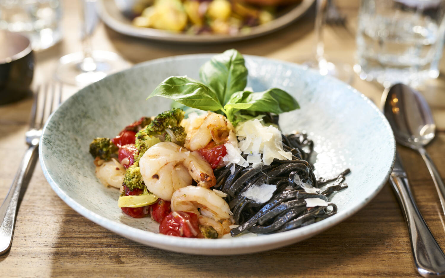 Passend zur Location gibt es maritime Küche mit Einflüssen aus dem gesamten Mittelmeerraum / ©Marc Sill