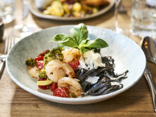 Passend zur Location gibt es maritime Küche mit Einflüssen aus dem gesamten Mittelmeerraum / ©Marc Sill