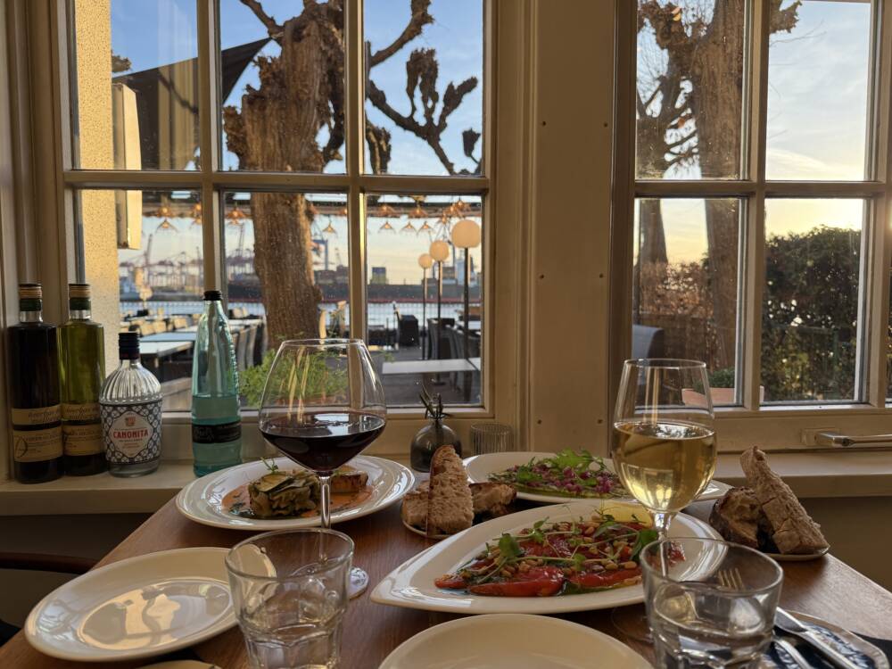 Wasserlage und Mittelmeerküche: Im Illeta Mallorquí soll es sich nach Uralub anfühlen  / ©Carlotta Maas