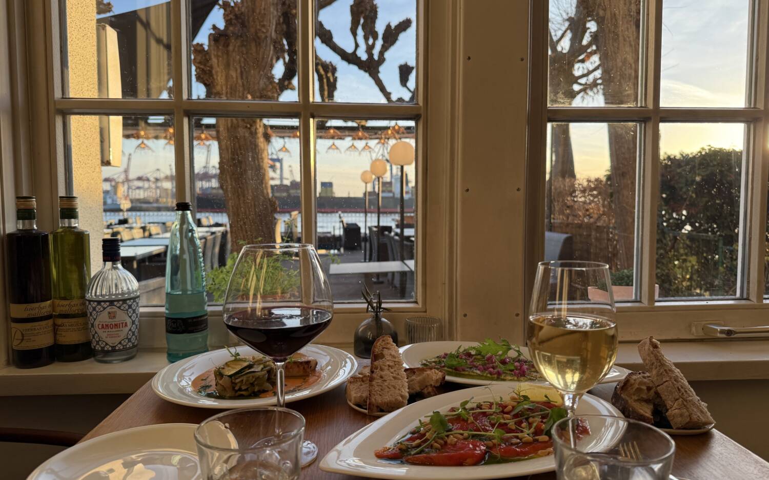 Wasserlage und Mittelmeerküche: Im Illeta Mallorquí soll es sich nach Uralub anfühlen  / ©Carlotta Maas