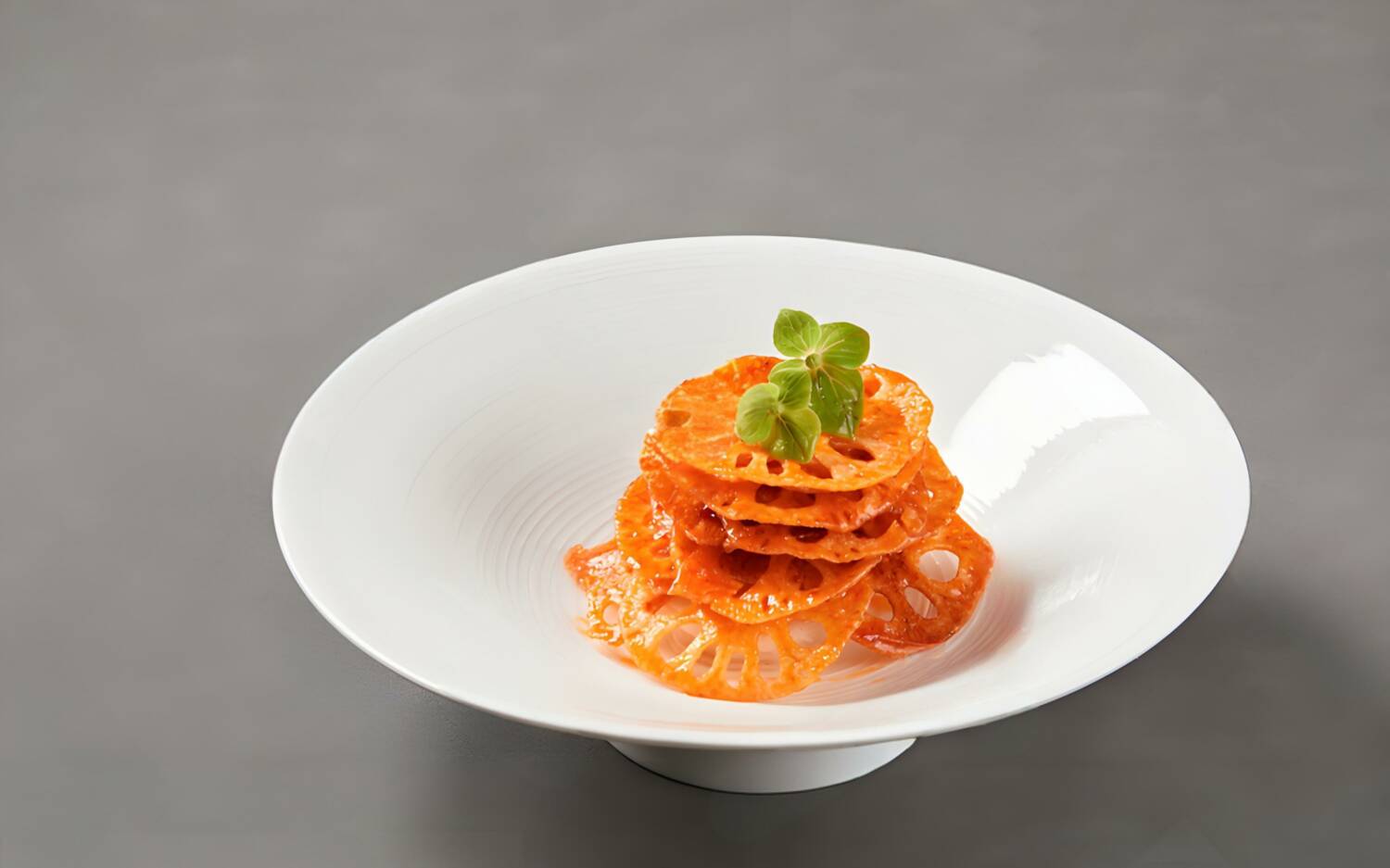 Auch leichtere Happen stehen auf der Speisekarte, wie diese süß-sauren Lotuswurzelscheiben / ©Chuan-Heritage