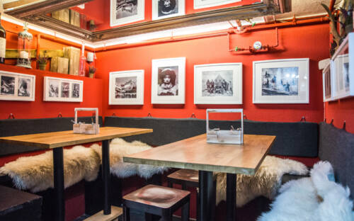 Das Engelke gehört zu den kleineren Läden am Eppendorfer Baum und ist verhältnismäßig schlicht gestaltet. Schließlich sind wir hier immer noch in einem Bistro / ©Marc Sill