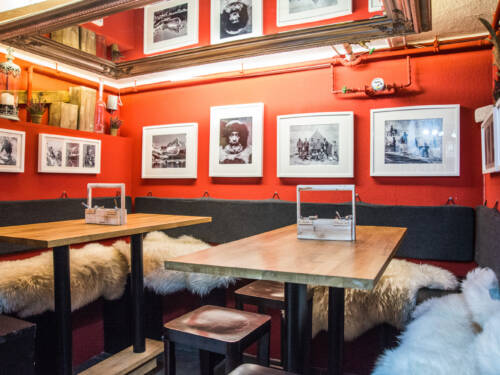 Das Engelke gehört zu den kleineren Läden am Eppendorfer Baum und ist verhältnismäßig schlicht gestaltet. Schließlich sind wir hier immer noch in einem Bistro / ©Marc Sill