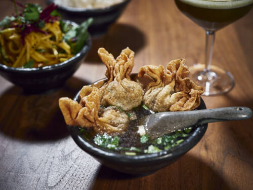 Das kleine Glück lässt sich teilen: Wer mag, kann sich im Cham durch vegane Tapas probieren. Am besten zu zweit! / ©Marc Sill