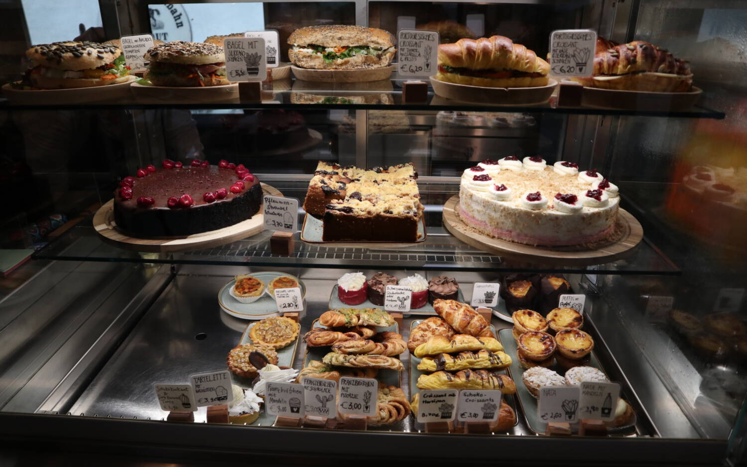 Die Backwaren stammen aus familiengeführten Betrieben aus der Nachbarschaft / ©Alina Fedorova