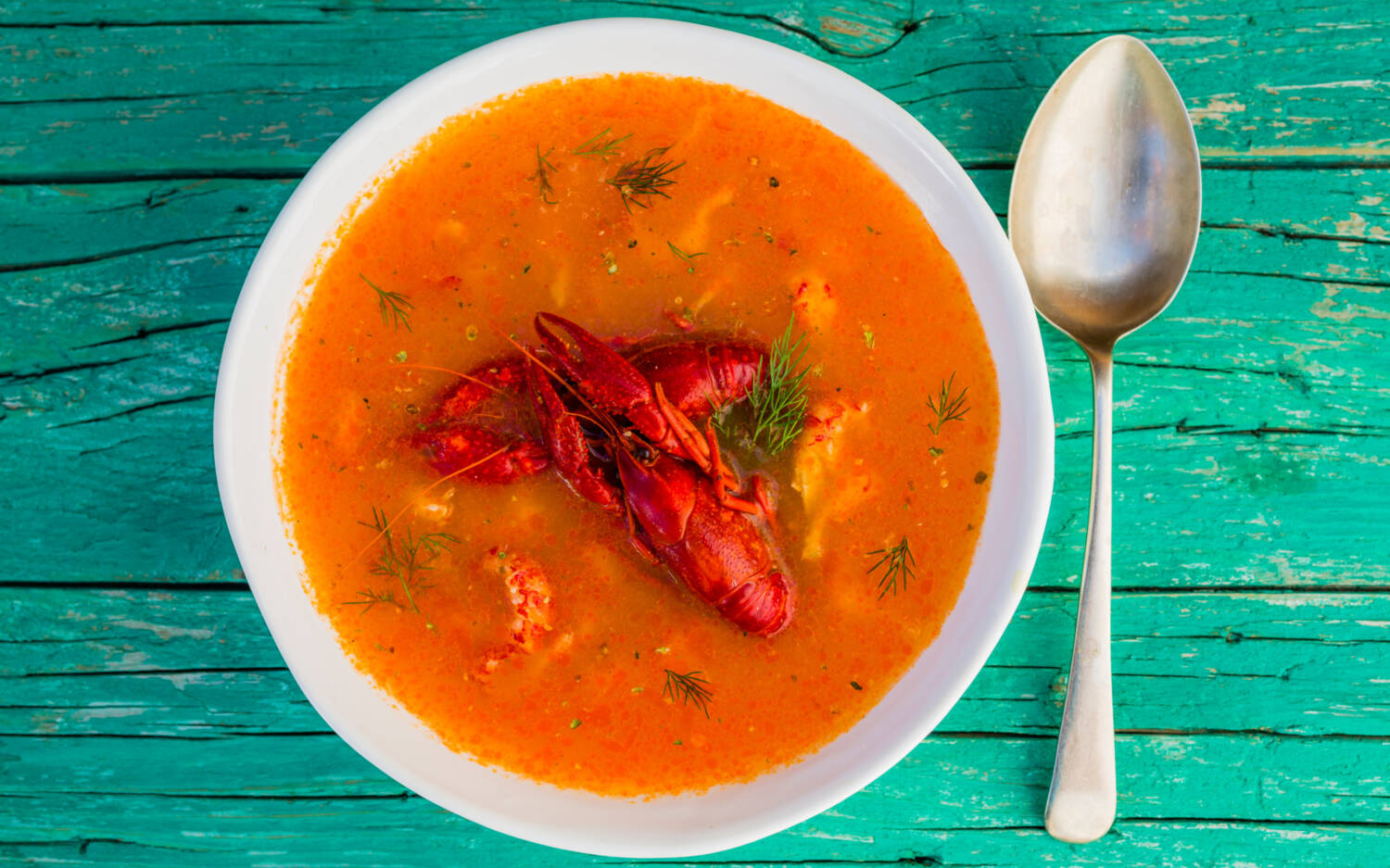 Die Hummersuppe bekommt unseren Testern gut. Beim gebratenen Fisch gibt es Abzüge / ©Adobe Stock/iMarzi