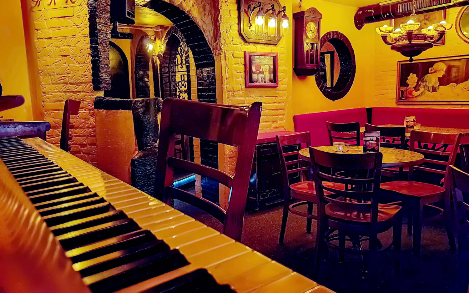 Die Klimperkiste in der City: rustikaler Gastraum / ©Klimperkiste