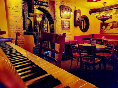 Die Klimperkiste in der City: rustikaler Gastraum / ©Klimperkiste