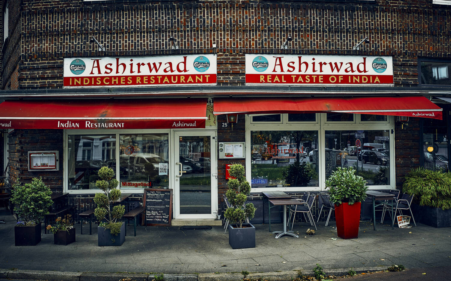 Die Küche hat zu tun: Am Abend des Besuches fährt immer wieder ein Lieferauto an und ab / ©Marc Sill 