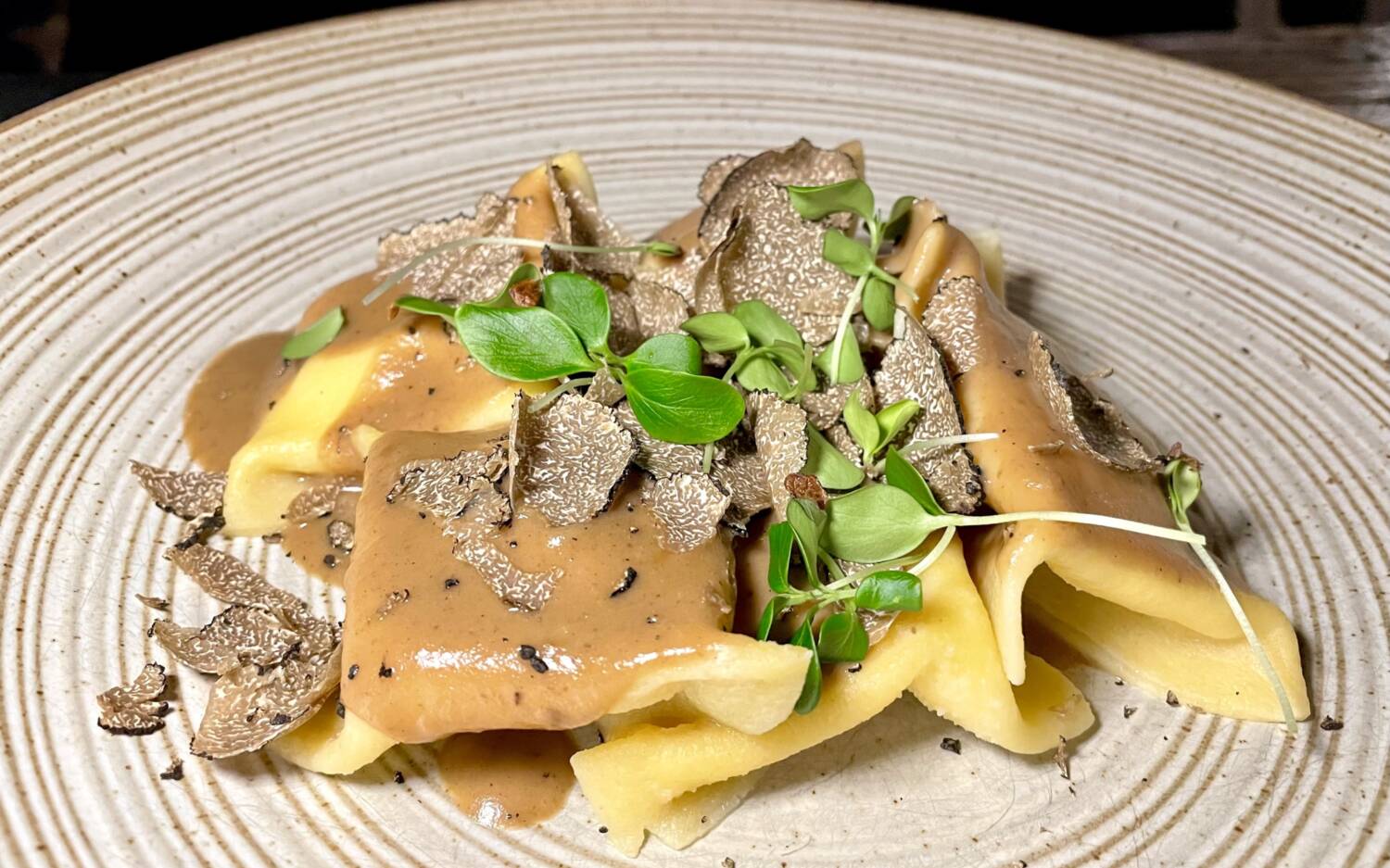 Dieses Gericht schafft unsere Testerin nicht in Gänze. Weder an Trüffel noch an Teig wurde hier gespart / ©Peter Wagner/foodbild