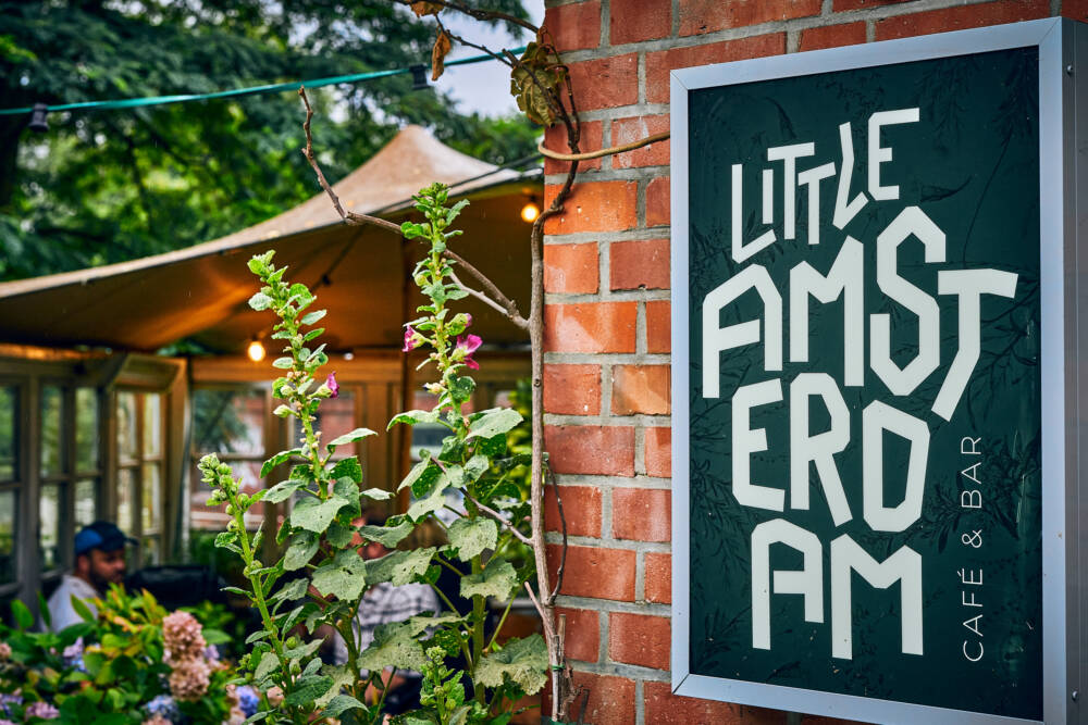 Ein kleiner Gemeinschaftsgarten für Harvestehude: Im Little Amsterdam sitzt man idyllisch im Grünen / © Marc Sill