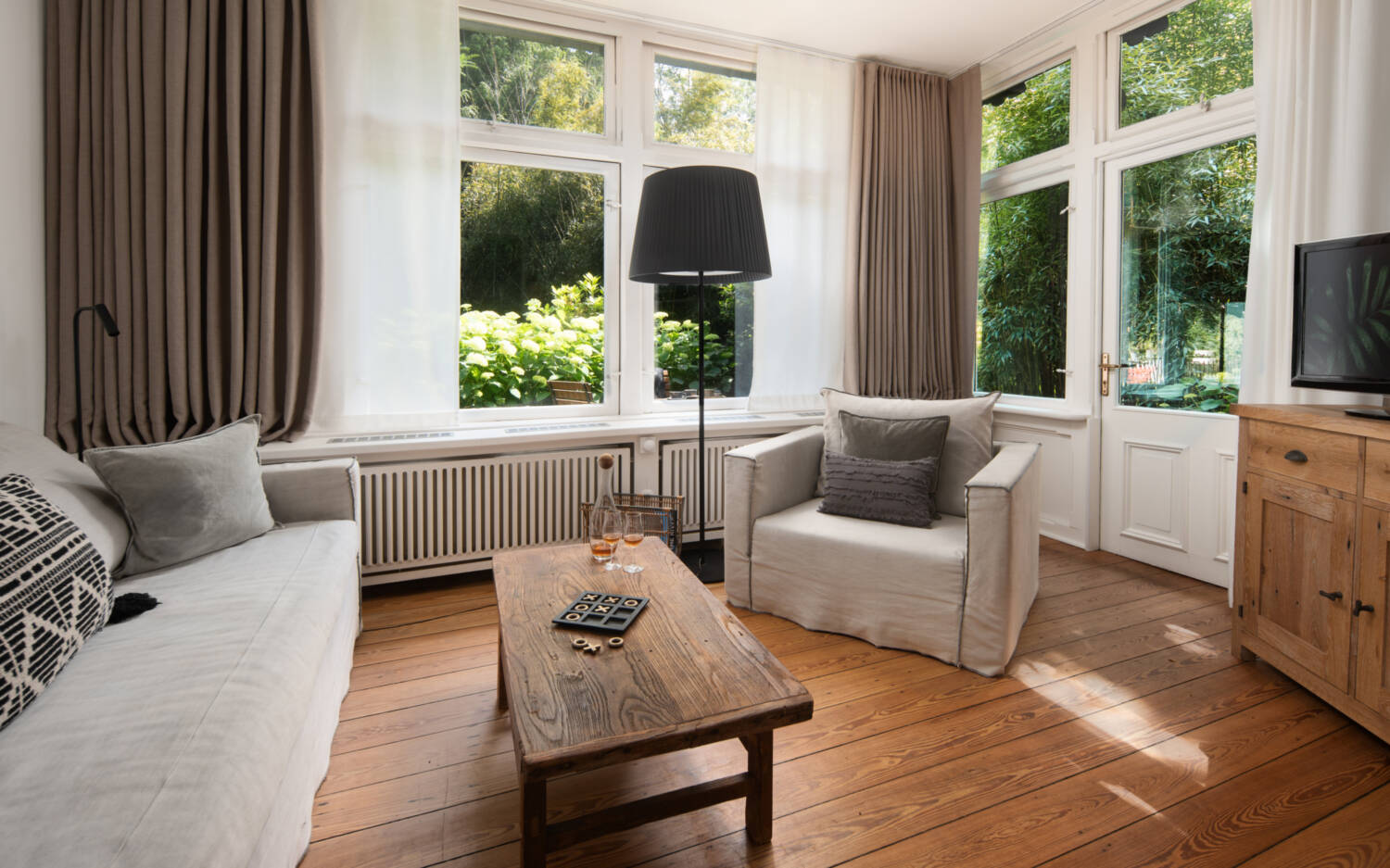 Einige Zimmer bieten einen wunderschönen Blick in den grünen Garten / ©Landhaus Flottbek