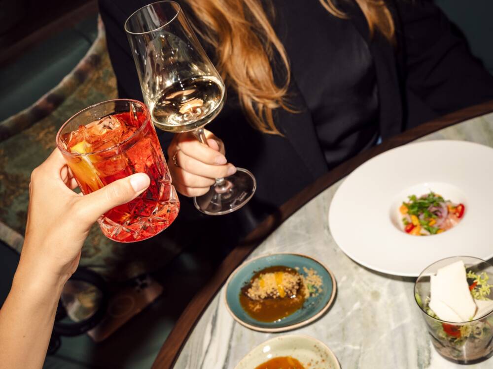 Grund zum Feiern: Hamburg wurde 2025 mit tollen neuen Restaurants bereichert. Eins davon: Greta Oto / ©MHP Hotel Group