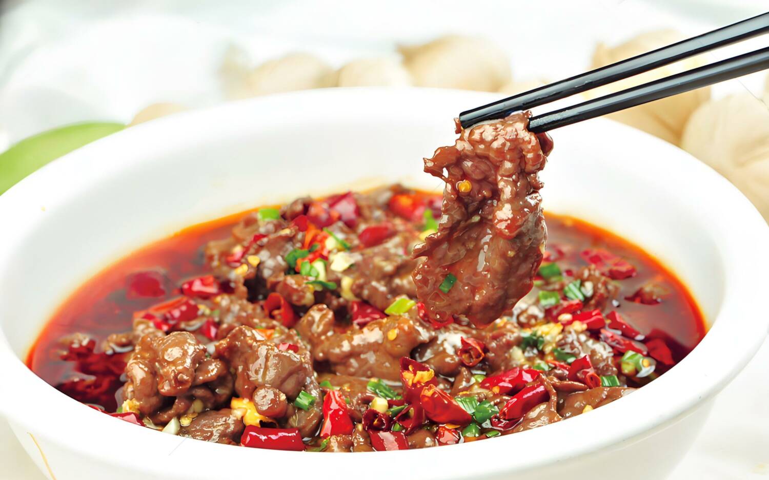 Hier zu sehen: Wassergekochtes Rindfleisch in Chili-Bohnenpaste / ©Chuan-Heritage