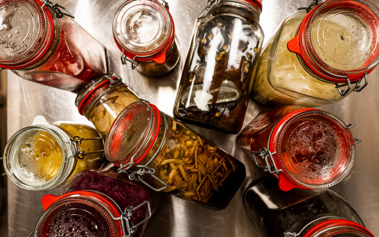 Hubert Haciski fermentiert für sein Omakase-Menü Gemüse, Fisch und mehr / ©Shio