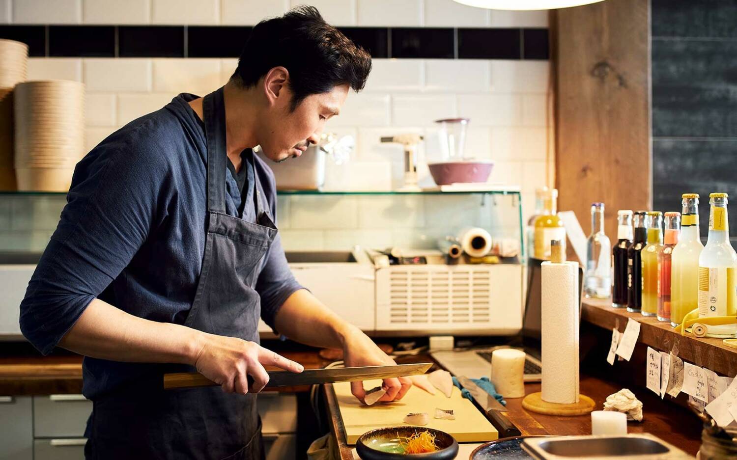 In der Küche wird mit Sorgfalt und Kreativität gearbeitet / ©Marc Sill