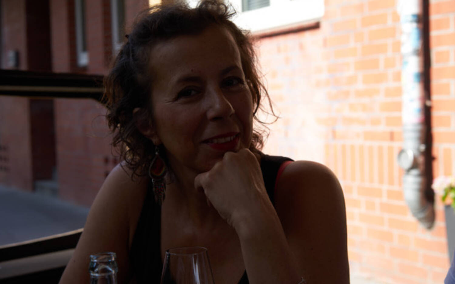 Inhaberin Carlota Santos de Carvalho vom Café Ribatejo kämpft mit einer Petition um den Erhalt ihrer Terrasse /©Café Ribatejo