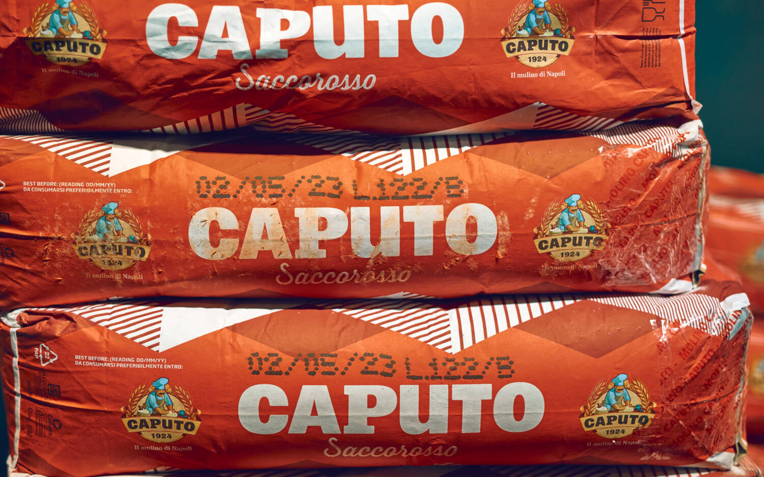 Ohne stapelweise Mehlsäcke geht hier nichts. Versteht sich von selbst / ©Marc Sill