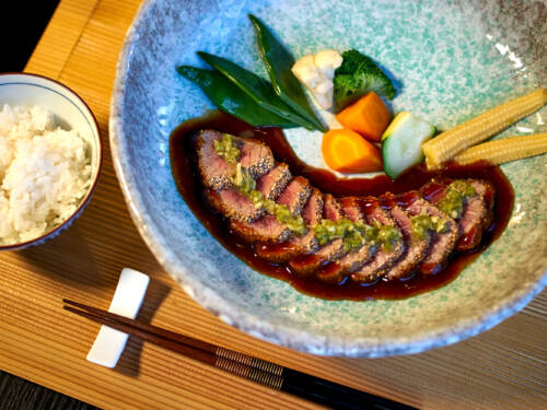 Von Sushi und Sashimi über Wagyu und Kobe-Beef: Im Yoshi im Alsterhaus überzeugt die hohe Qualität der Zutaten / ©Marc Sill