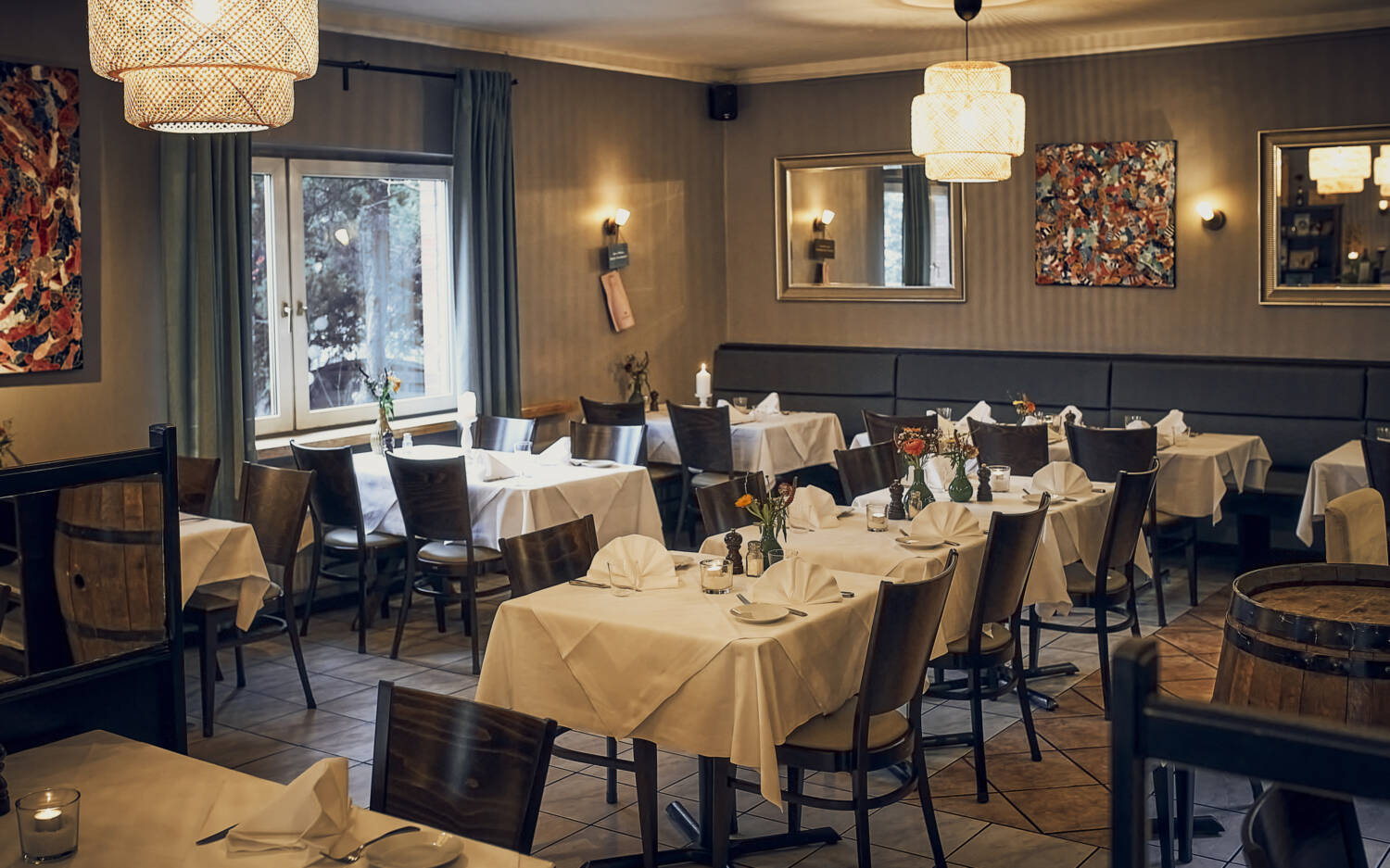 Von außen unscheinbar, erwartet die Gäste im Inneren des italienischen Restaurants ein romantisches Ambiente /©Marc Sill