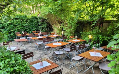 Wie im Biergarten: Das Rudolph ist eine kleine, sehr gemütliche Dependance Bayerns. Mitten in Blankenese / ©Frank Nerlich