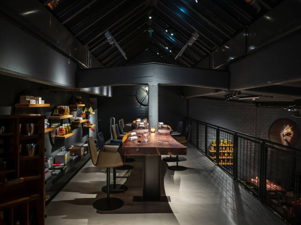 Abseits vom Trubel: Das Glorie ist ein Restaurant im Restaurant und befindet sich auf der Empore der 100/200 Kitchen / ©Rene Flindt