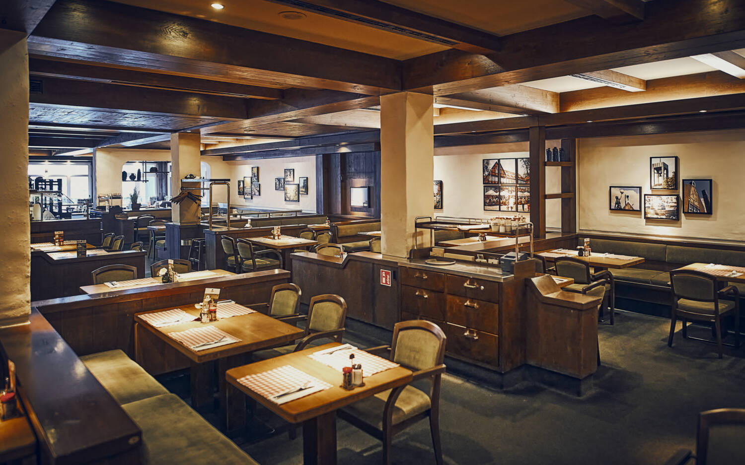 Auch das Steak-Restaurant in Wandsbek der bekannten Kette bietet ein rustikal-gemütliches Ambiente /©Marc Sill