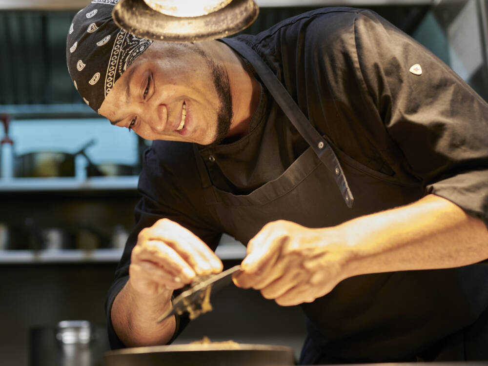 Bei all den Köstlichkeiten, die unter den beinahe magischen Händen der Köche entstehen, fällt es schwer, nicht einfach alles von der Karte zu bestellen / ©Marc Sill