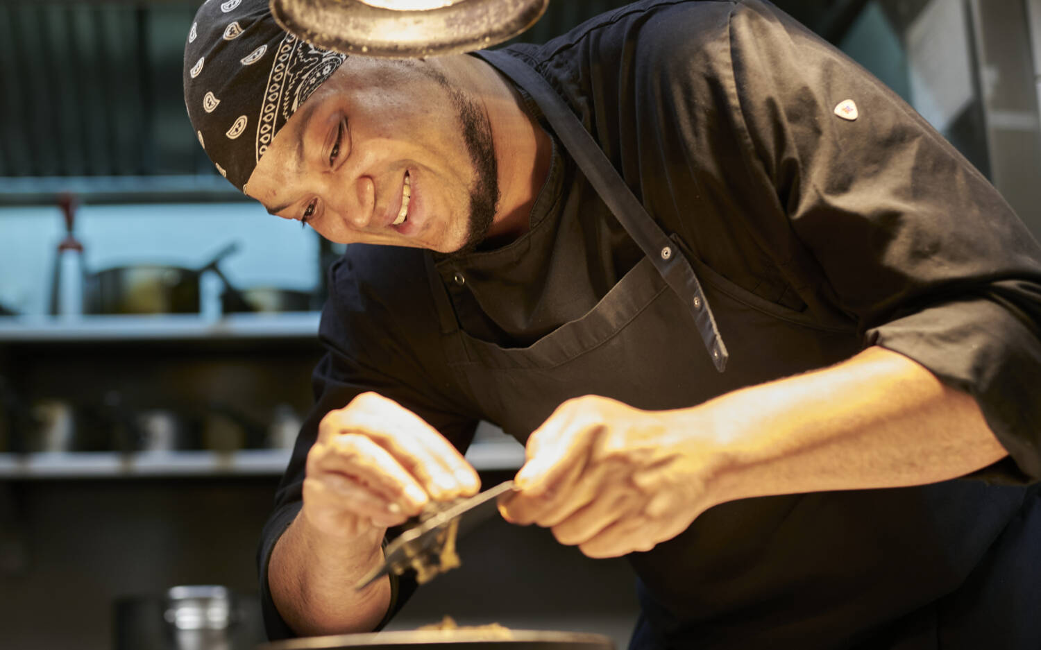 Bei all den Köstlichkeiten, die unter den beinahe magischen Händen der Köche entstehen, fällt es schwer, nicht einfach alles von der Karte zu bestellen / ©Marc Sill