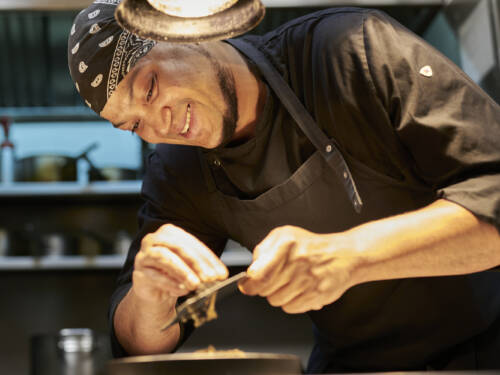 Bei all den Köstlichkeiten, die unter den beinahe magischen Händen der Köche entstehen, fällt es schwer, nicht einfach alles von der Karte zu bestellen / ©Marc Sill