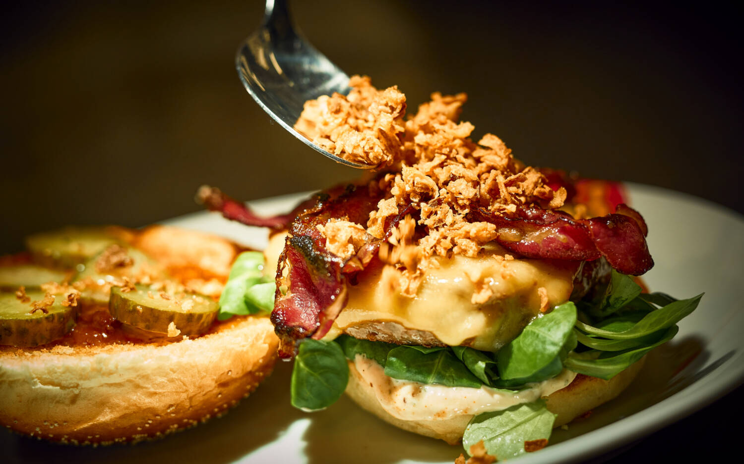 Bei Jim Block werden die Burger mit Liebe belegt / ©Marc Sill