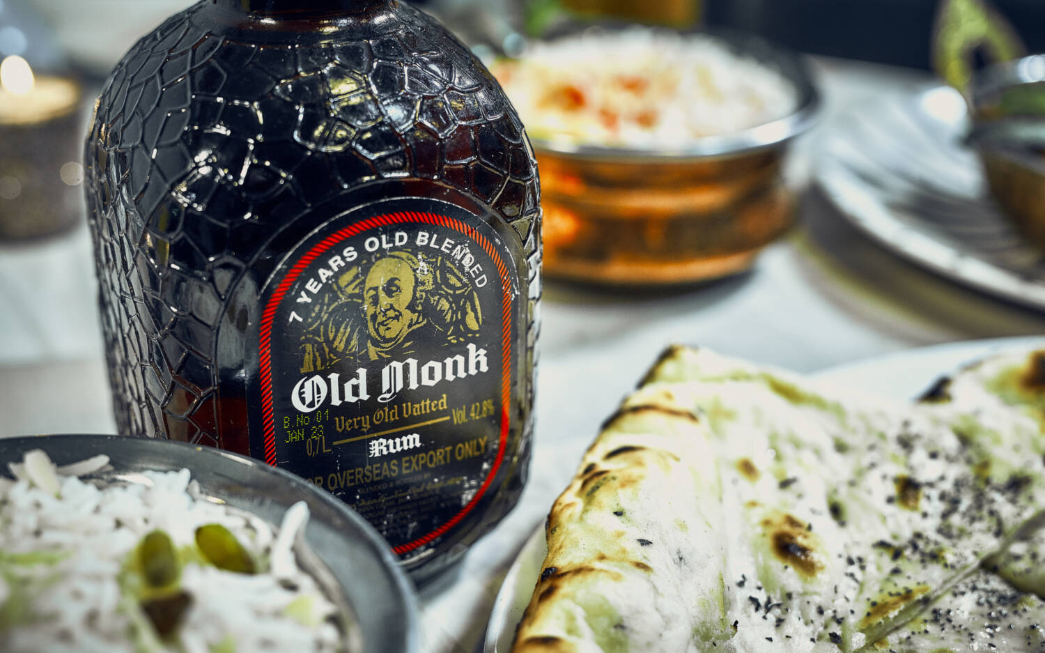 Das hausgemachte Nan (unten rechts) ist für unsere Tester das geschmackliche Highlight – nur viel zu ölig / ©Marc Sill