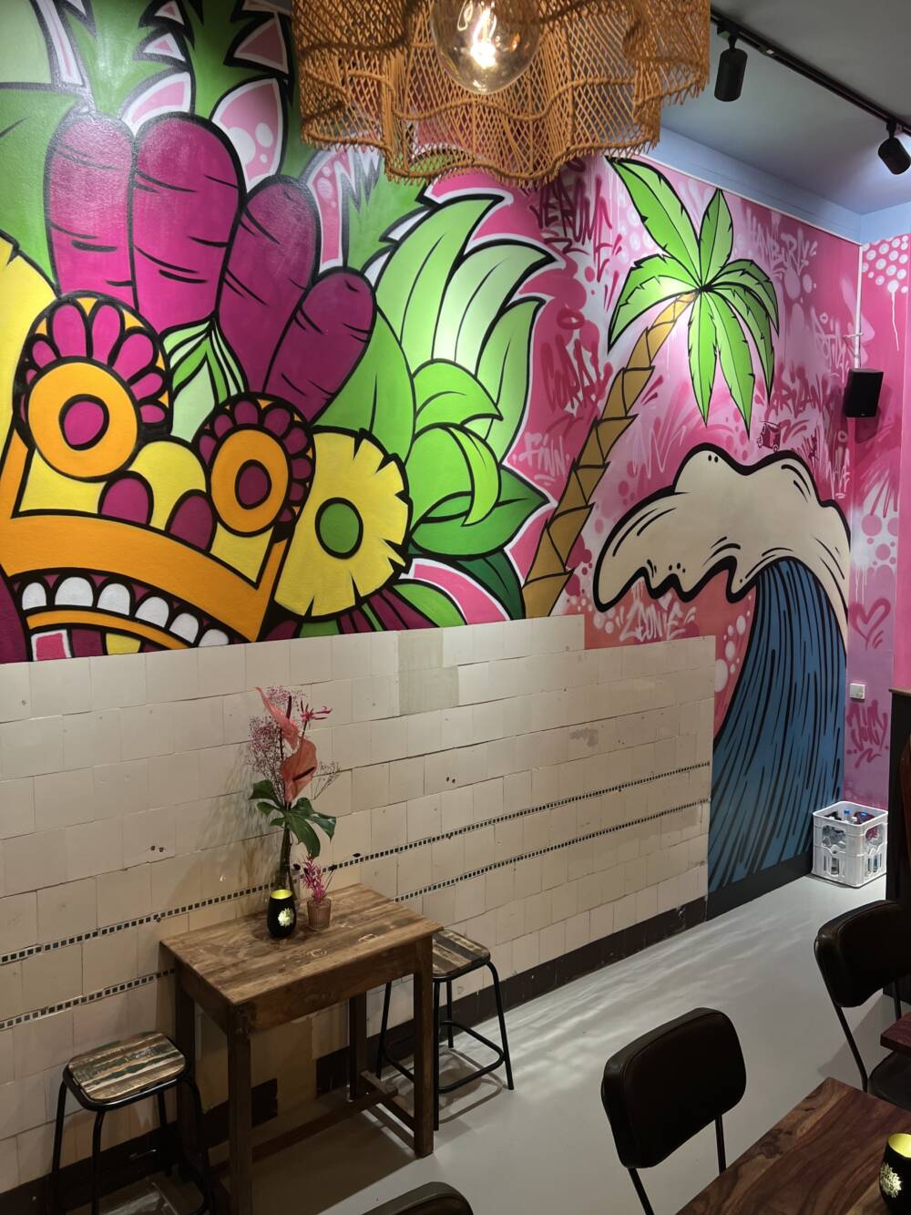 Das markante Graffiti ist einer knalligen rosa Wand gewichen / ©Sri Lankan Wave