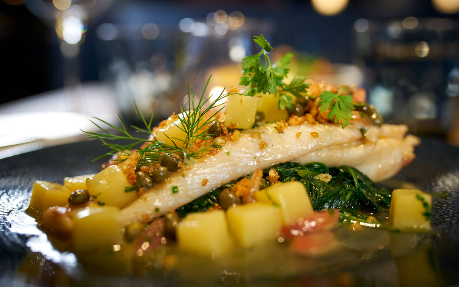 Das Restaurant im legendären Hotel Atlantic begeistert neben Panoramablick auf die Alster mit gesunder Küche auf hohem Niveau / ©Marc Sill