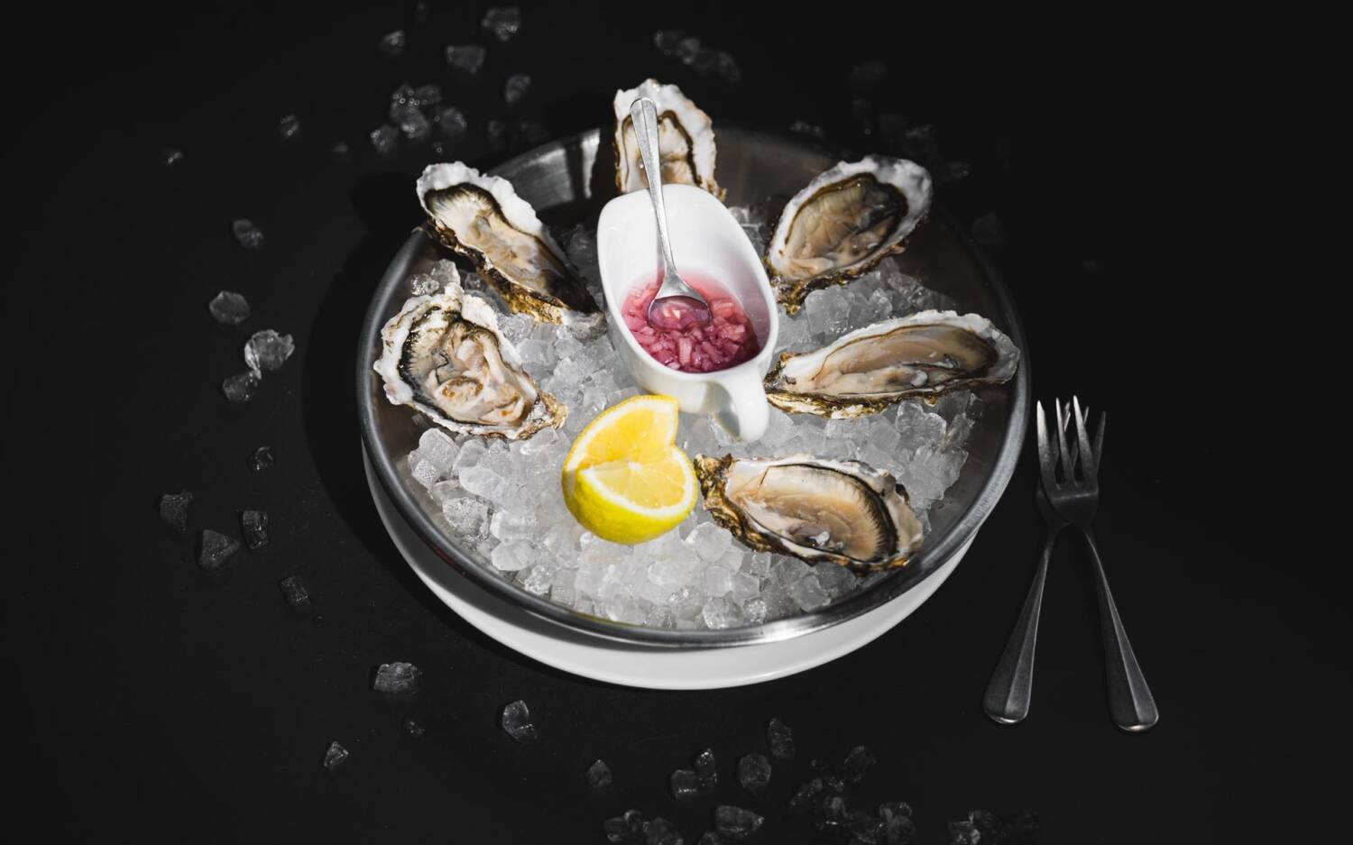 Das Restaurant Liberté hat so einiges zu bieten, darunter auch diese exquisiten Austern. Romantisches Candle-Light-Dinner zu zweit? Dann ist man hier genau richtig. Neben der feinen Weinauslese zu den köstlichen Speisen gibt es wirklich nichts zu meckern. / ©Stefan Trocha
