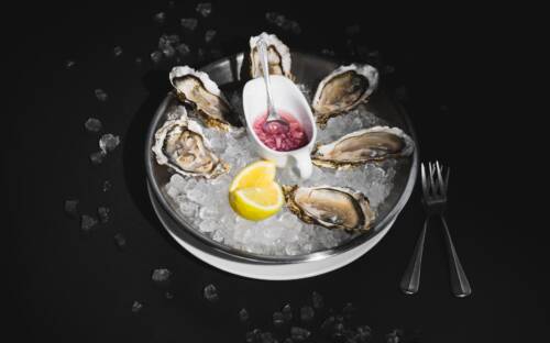 Das Restaurant Liberté hat so einiges zu bieten, darunter auch diese exquisiten Austern. Romantisches Candle-Light-Dinner zu zweit? Dann ist man hier genau richtig. Neben der feinen Weinauslese zu den köstlichen Speisen gibt es wirklich nichts zu meckern. / ©Stefan Trocha
