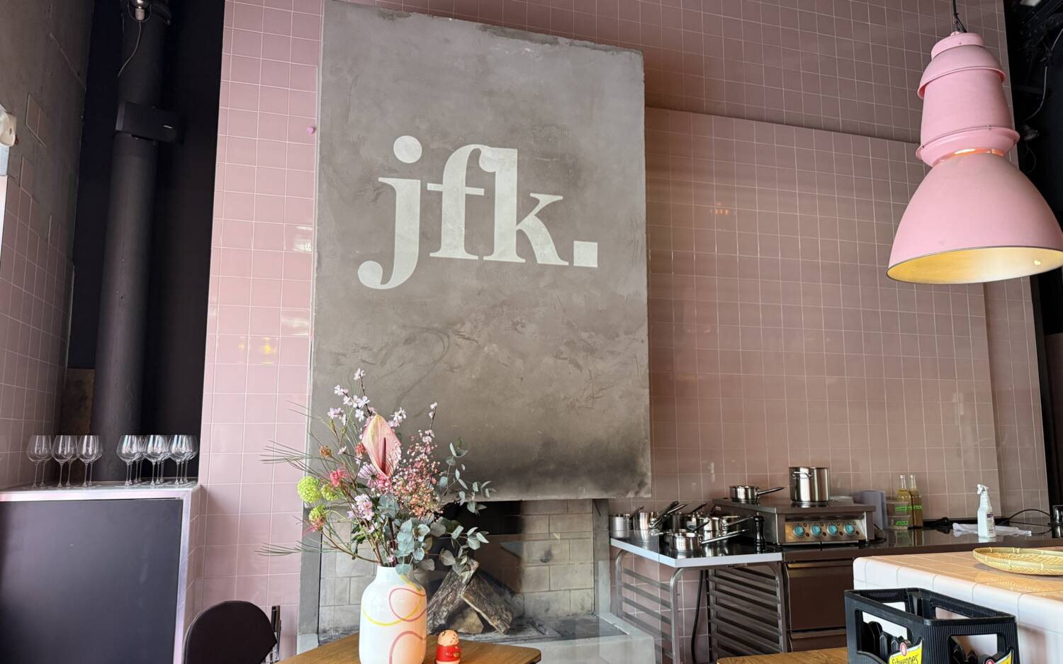 Das rosa Kaminzimmer in der Bullerei läuft künftig unter dem Namen jfk / ©Carlotta Maas