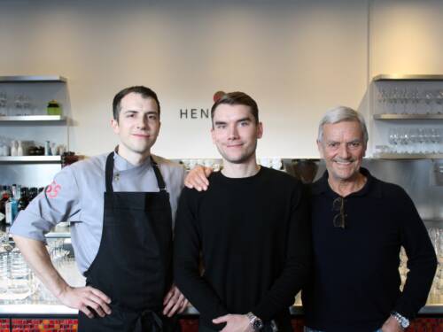 Das tüchtige und zuvorkommende Team empfängt jeden Gast herzlich im Henssler / ©Markus Nil